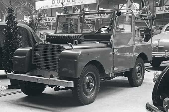 Range Rover in black and white