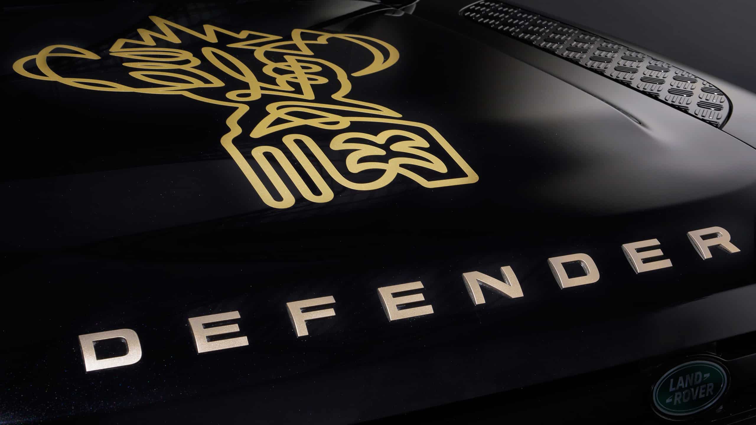 De Defender Rugby World Cup 2023 Trophy Car